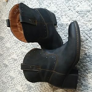 Born cowboy boots Size 8.5 / 40